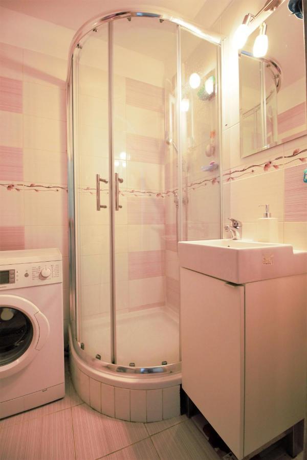 Cozy, Bright Room With Free Parking Братислава Екстериор снимка