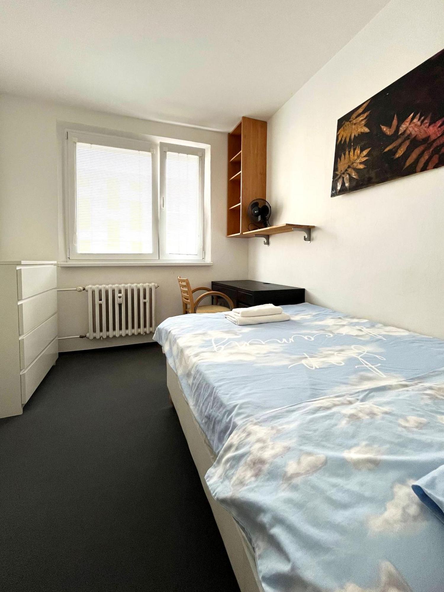 Cozy, Bright Room With Free Parking Братислава Екстериор снимка