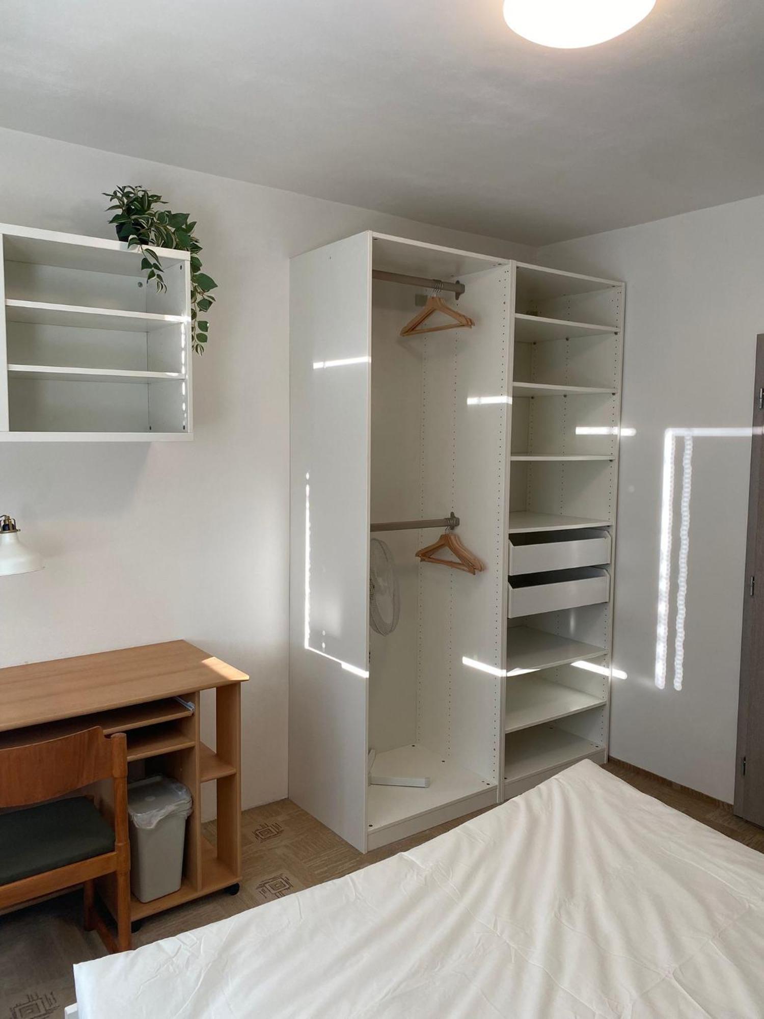 Cozy, Bright Room With Free Parking Братислава Екстериор снимка